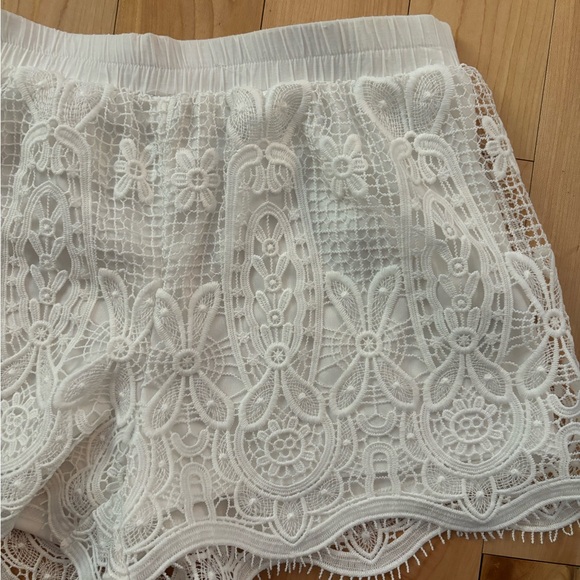Garage white lace shorts - Picture 2 of 3